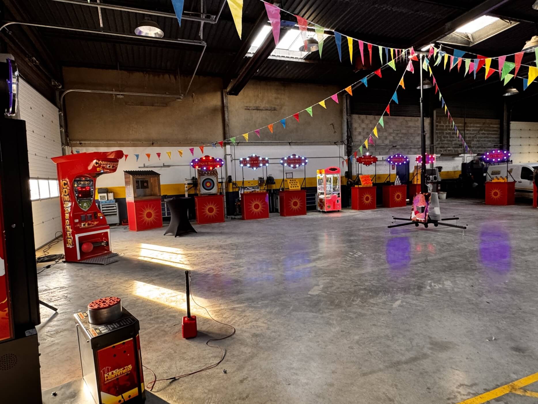 Animation de Noël en entreprise : jeu de lancer d’anneaux dans une fête foraine immersive